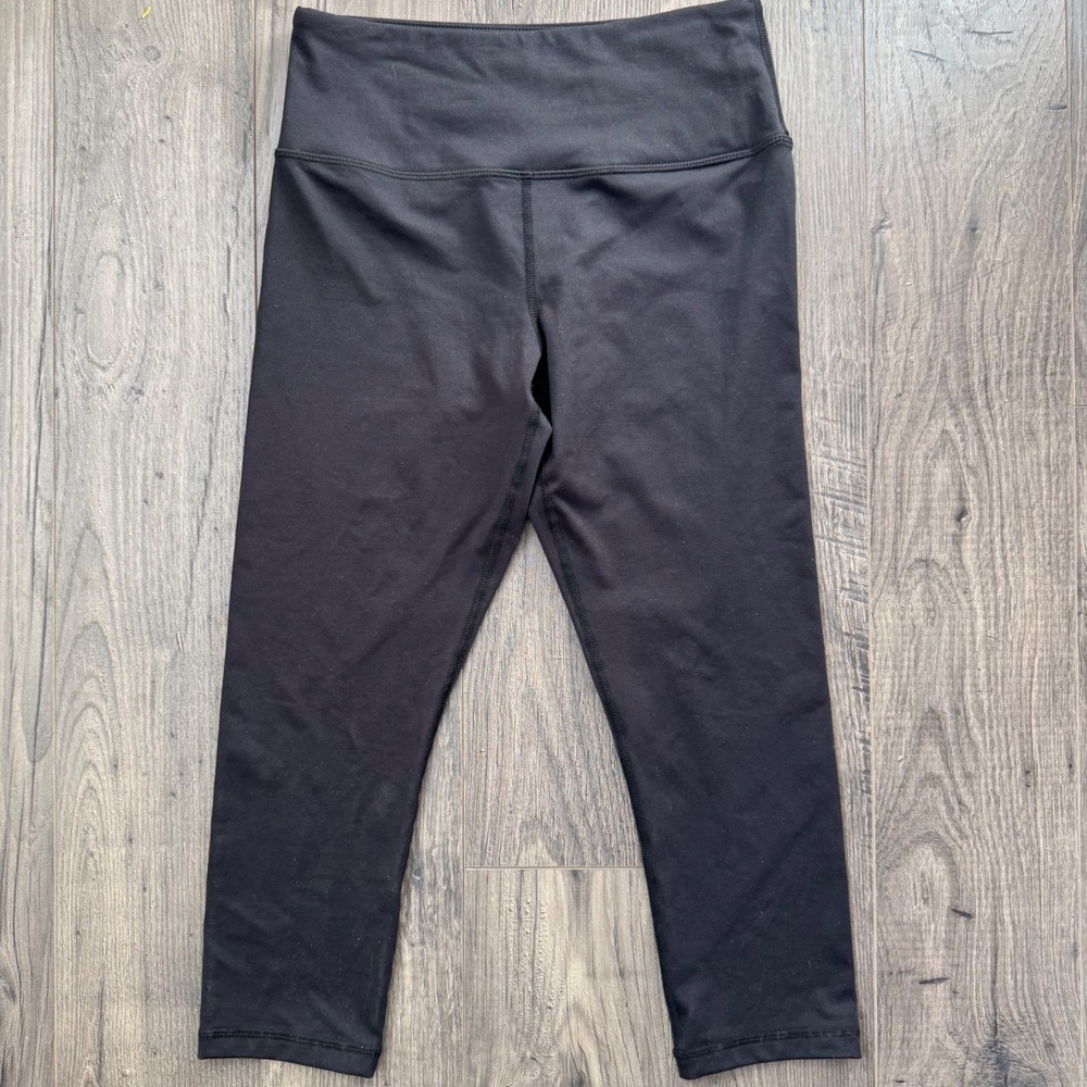 ZYIA ACTIVE Black Capri Leggings Cropped Workout Athleisure Size 4